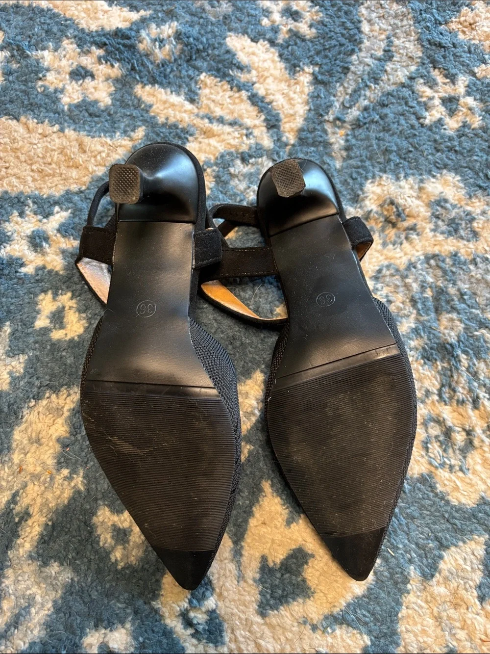 Pointed toe kitten heel pumps